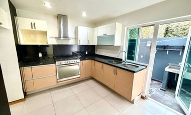 Casa en Renta $21,600.00 más Mantenimiento, Condominio Gran Duque en calle Lorenzo Barcelata N°000, Casa Interiror N°00, Rinconada Bugambilias en Zapo