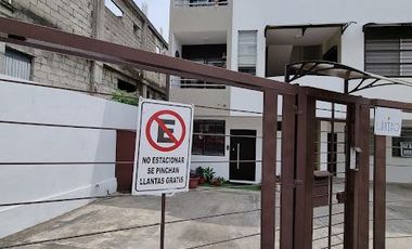 Departamento en Alquiler Los Ceibos, 2 Hab, 3 Bañ, Planta Baja, Parqueo, Patio.