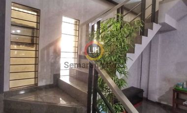 Bangunan Kantor di Daerah Puspowarno