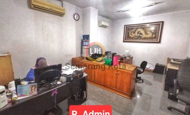 Bangunan Kantor di Daerah Puspowarno