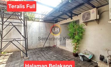 Bangunan Kantor di Daerah Puspowarno