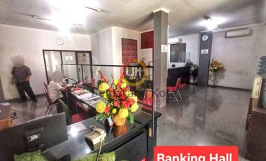 Bangunan Kantor di Daerah Puspowarno