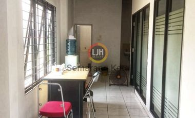 Bangunan Kantor di Daerah Puspowarno