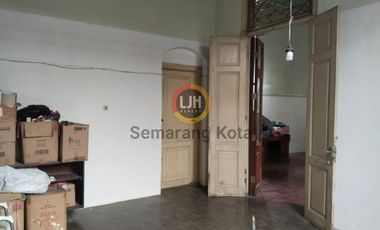 Bangunan rumah cocok untuk usaha di Jalan Tanjung