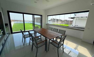 casa de lujo en venta en Fraccionamiento Lomas de Cocoyoc, con excelente área de jardín y alberca