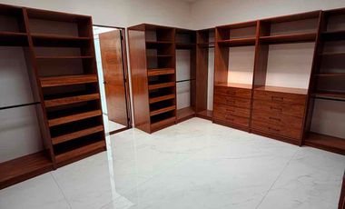 casa de lujo en venta en Fraccionamiento Lomas de Cocoyoc, con excelente área de jardín y alberca