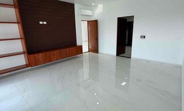 casa de lujo en venta en Fraccionamiento Lomas de Cocoyoc, con excelente área de jardín y alberca