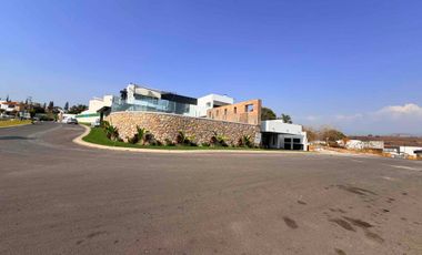 casa de lujo en venta en Fraccionamiento Lomas de Cocoyoc, con excelente área de jardín y alberca