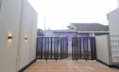 RUMAH BARU, MURAH, CARPOT 2 MOBIL DEKAT KAMPUS UKRIM JOGJA