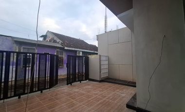 RUMAH BARU, MURAH, CARPOT 2 MOBIL DEKAT KAMPUS UKRIM JOGJA