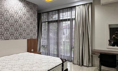 Disewakan Rumah Mewah Full Furnish di Cluster Taman Simpruk – Lippo Cikarang