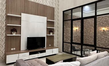 Disewakan Rumah Mewah Full Furnish di Cluster Taman Simpruk – Lippo Cikarang