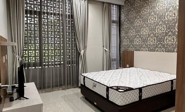 Disewakan Rumah Mewah Full Furnish di Cluster Taman Simpruk – Lippo Cikarang