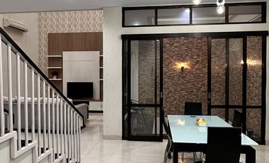 Disewakan Rumah Mewah Full Furnish di Cluster Taman Simpruk – Lippo Cikarang