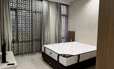 Disewakan Rumah Mewah Full Furnish di Cluster Taman Simpruk – Lippo Cikarang