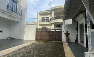 Jual Rumah Take Over 2LT Free Kitchen Set di Geneve Residence dkt GDC Depok