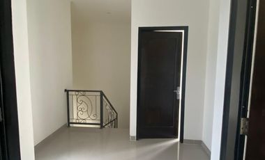 Jual Rumah Take Over 2LT Free Kitchen Set di Geneve Residence dkt GDC Depok