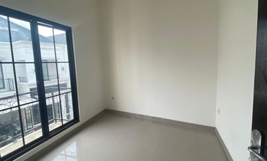 Jual Rumah Take Over 2LT Free Kitchen Set di Geneve Residence dkt GDC Depok