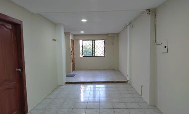 Departamento de alquiler en Sauces, 4 dormitorios, planta baja, 1 parqueo.