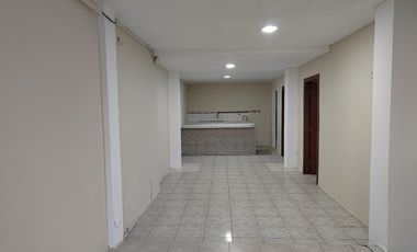 Departamento de alquiler en Sauces, 4 dormitorios, planta baja, 1 parqueo.