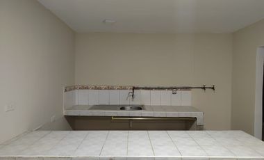 Departamento de alquiler en Sauces, 4 dormitorios, planta baja, 1 parqueo.