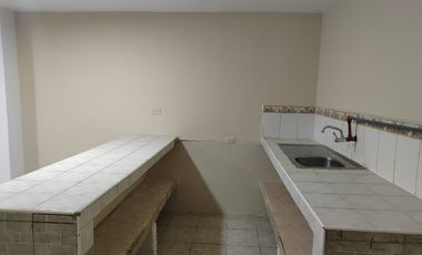 Departamento de alquiler en Sauces, 4 dormitorios, planta baja, 1 parqueo.