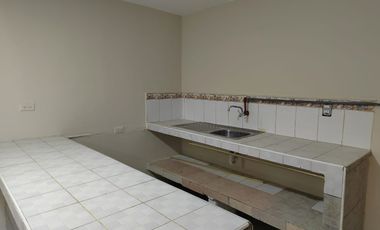 Departamento de alquiler en Sauces, 4 dormitorios, planta baja, 1 parqueo.