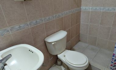 Departamento de alquiler en Sauces, 4 dormitorios, planta baja, 1 parqueo.