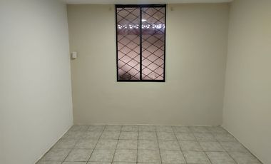 Departamento de alquiler en Sauces, 4 dormitorios, planta baja, 1 parqueo.