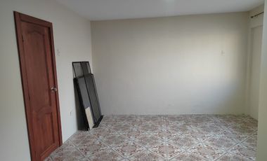 Departamento de alquiler en Sauces, 4 dormitorios, planta baja, 1 parqueo.