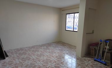 Departamento de alquiler en Sauces, 4 dormitorios, planta baja, 1 parqueo.