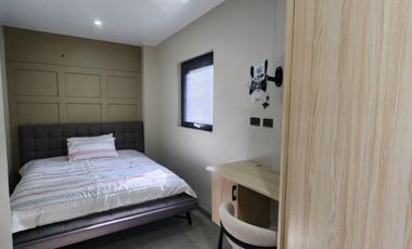 House & Lot For Sale in Mendez Tagaytay Road (Royal Villas)-MC