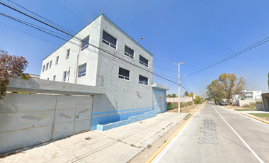 GRAN OPORTUNIDAD EN OJO DE AGUA: Bodega, Oficinas y Casa con Alberca. ¡Propiedad Adjudicada cerca del AIFA!