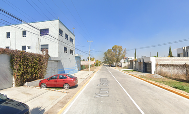 GRAN OPORTUNIDAD EN OJO DE AGUA: Bodega, Oficinas y Casa con Alberca. ¡Propiedad Adjudicada cerca del AIFA!