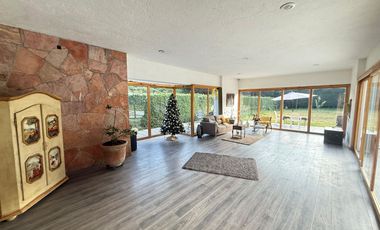 Rancho Ecuestre en Venta | Estilo Moderno Europeo, Cristalería y Vista a Volcanes