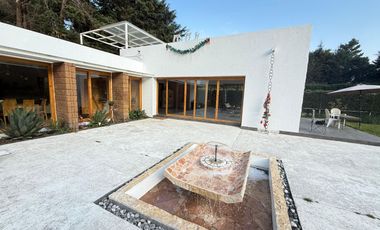 Rancho Ecuestre en Venta | Estilo Moderno Europeo, Cristalería y Vista a Volcanes