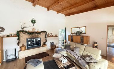 Rancho Ecuestre en Venta | Estilo Moderno Europeo, Cristalería y Vista a Volcanes