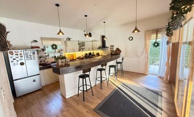 Rancho Ecuestre en Venta | Estilo Moderno Europeo, Cristalería y Vista a Volcanes