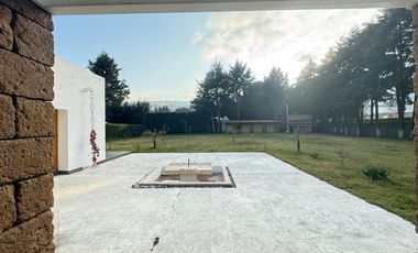 Rancho Ecuestre en Venta | Estilo Moderno Europeo, Cristalería y Vista a Volcanes