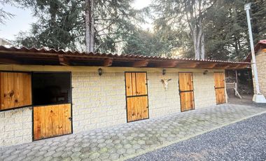 Rancho Ecuestre en Venta | Estilo Moderno Europeo, Cristalería y Vista a Volcanes