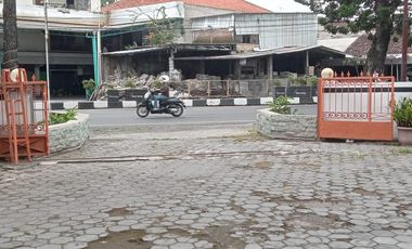 Dijual  Tempat Usaha (Resto) Tanah, Bangunan & Isinya Lokasi Kerten Laweyan Surakarta