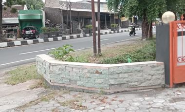 Dijual  Tempat Usaha (Resto) Tanah, Bangunan & Isinya Lokasi Kerten Laweyan Surakarta
