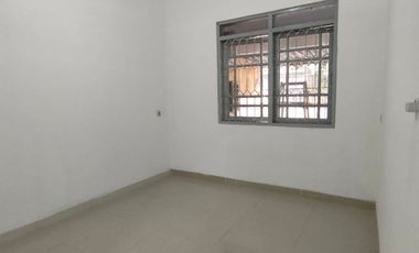 Rumah Siap Huni & Strategis Hanya 5 Menit Menuju Stasiun Taman Kota Jakarta Barat