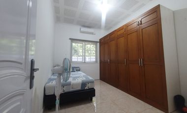 Bangunan rumah dan kapel di daerah Sidomukti, Salatiga