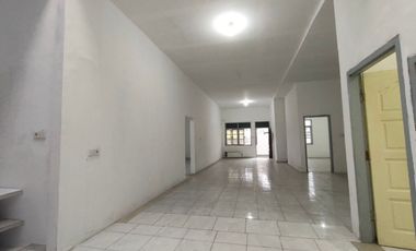 Rumah Lebar 10m Cocok Untuk Hunian + Usaha Lokasi Taman Kota Jakarta Barat