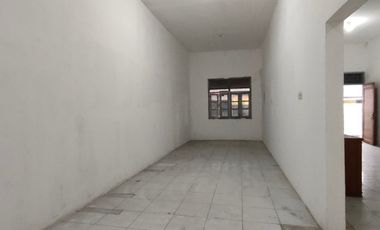 Rumah Lebar 10m Cocok Untuk Hunian + Usaha Lokasi Taman Kota Jakarta Barat