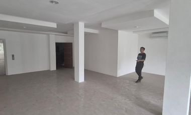 Dijual Segera Ruko Gandeng Sentra Niaga Bekasi Ruko 3 Lantai Sudah dijebol dan Ada lift