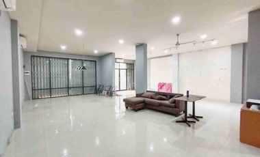 Ruko Area Super Ramai Parkir Luas Anggrek Loka BSD city