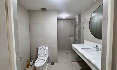 For Rent: 3BR Penthouse Loft Unit at Oak Harbor Residences, Asiaworld City, Paranaque