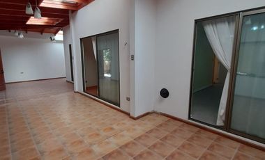 SE ARRIENDA EXCELENTE CASA PARA EMPRESA IDEAL OFICINA O HABITACIONAL, CALAMA